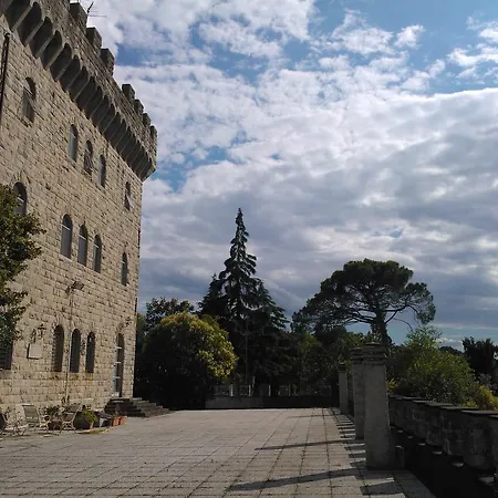 Castello Machiavelli Couette-café